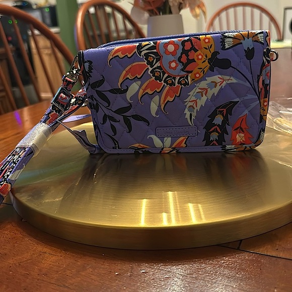 Vera Bradley RFID crossbody - Picture 1 of 9